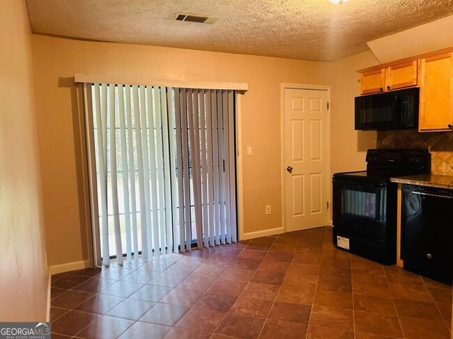 Photo - 140 Summerwood Dr