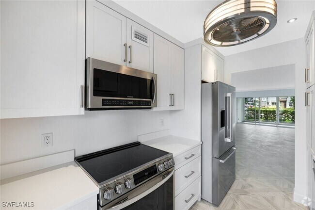 Building Photo - 212 Banyan Blvd Unit 212 Rental