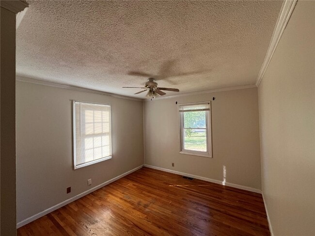 Photo - 1705 Derhake Rd