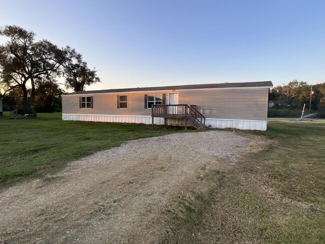 Photo - Charming 3-Bed, 2-Bath Retreat: Spacious 1...