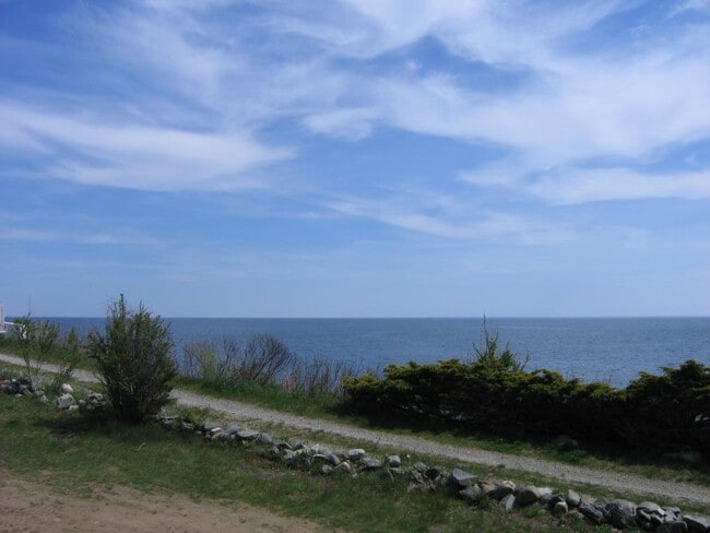 Photo - 11 Great Boars Head Ave Unidad Lower Level