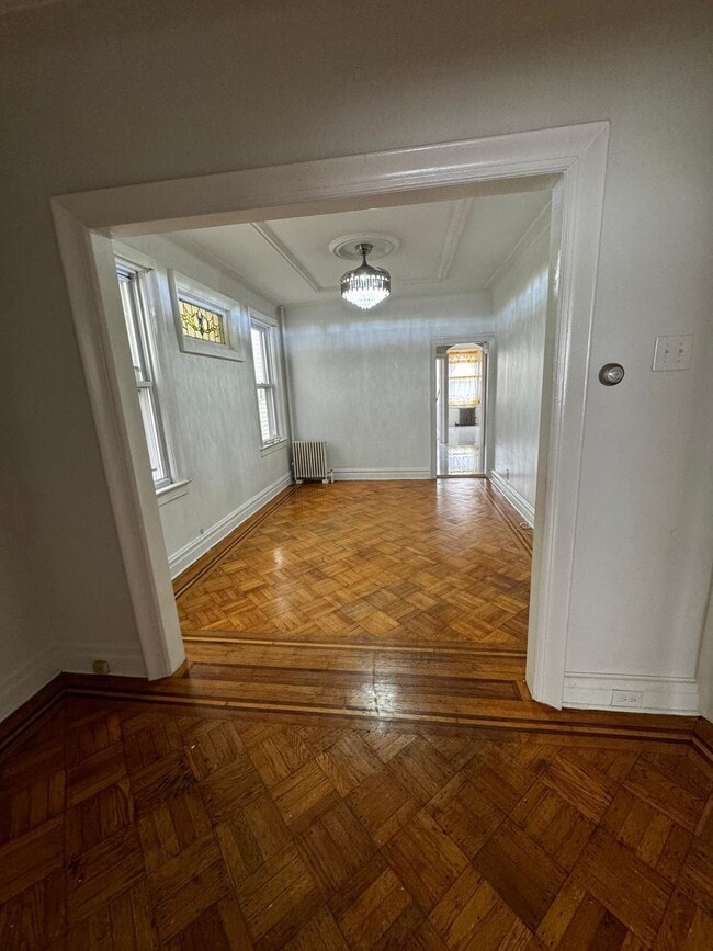 Photo - 76 W 45th St