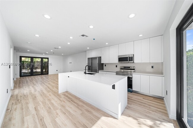 11 NE 51st St