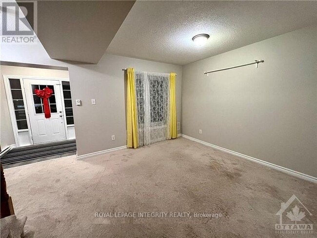 Photo - 3881 Strandherd Dr