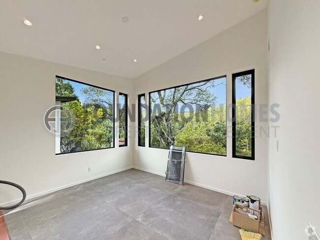Building Photo - 500 Lovell Ave Rental