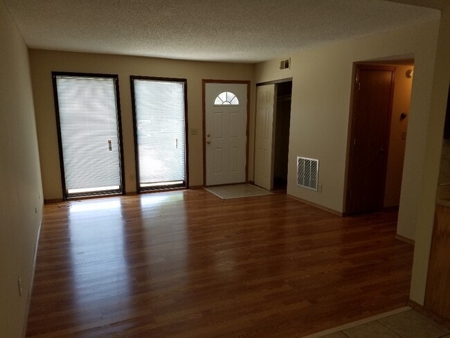 Building Photo - 4836 E Funston St Unit 4