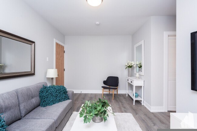 437 W Belden