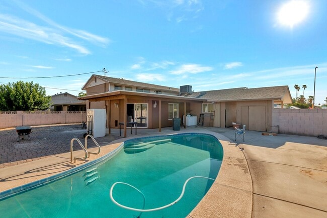 Photo - Spacious 6-Bedroom Pool Home Near ASU in Prime Tempe Location