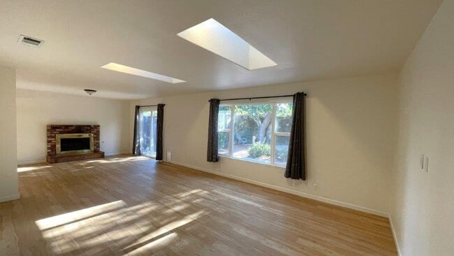 Photo - Concord Beautiful 4 bedroom 2 bathroom hom...