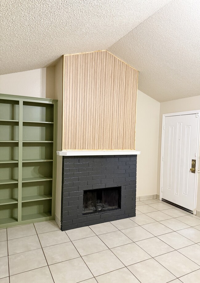 Building Photo - 709 Long Ct Unit 709