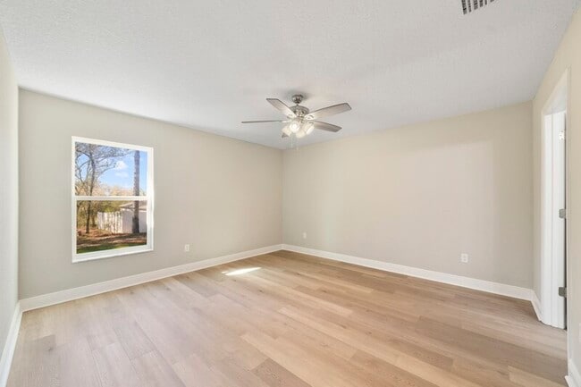 Photo - 1336 W Cary Dr