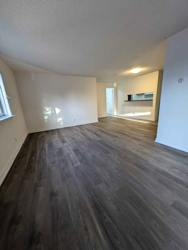 Photo - 189 Lake Driveway W