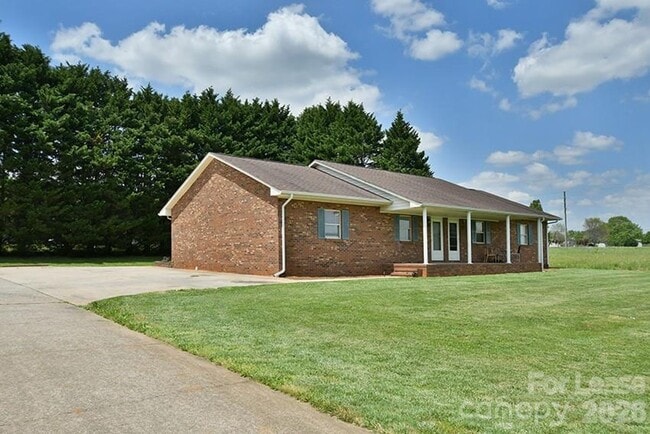 Building Photo - 152 Glen Gar Drive