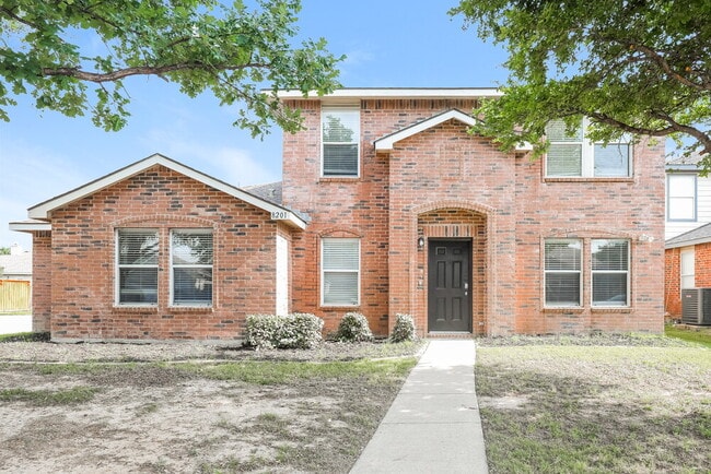 Building Photo - 8201 Montecito Dr