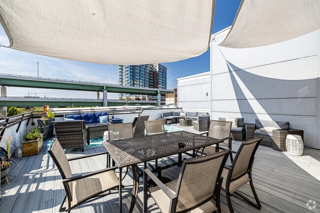 Rooftop Deck - Smokehouse Lofts