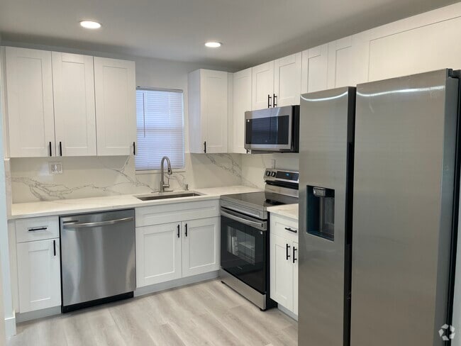 Building Photo - 9370 SW 8th St Unit 212 Rental