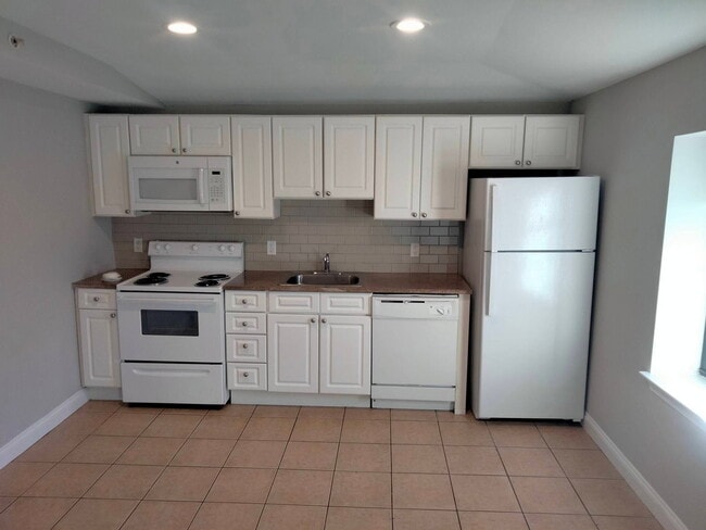 Building Photo - 36 Imlay St Unit C