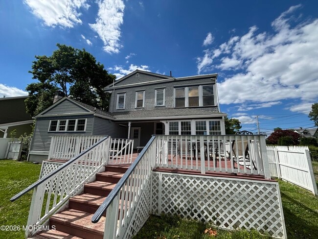 64 Hollywood Ave