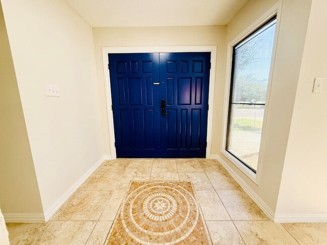 Photo - 907 Sandy Ln