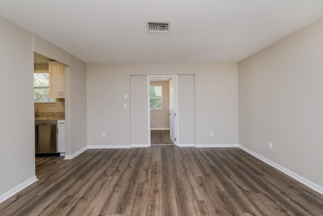 Photo - 9499 Hayes St