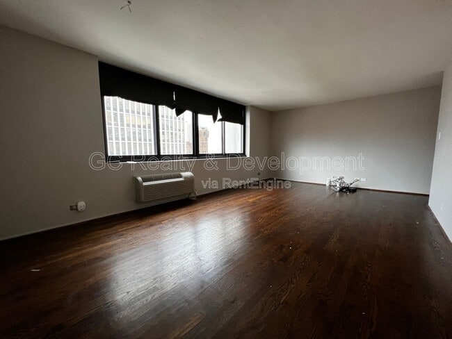 Photo - 1221 N Dearborn St
