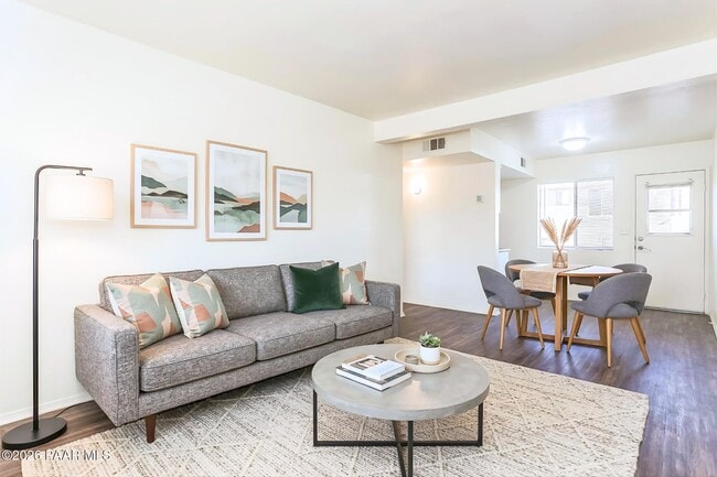 Photo - 455 W Kelso St