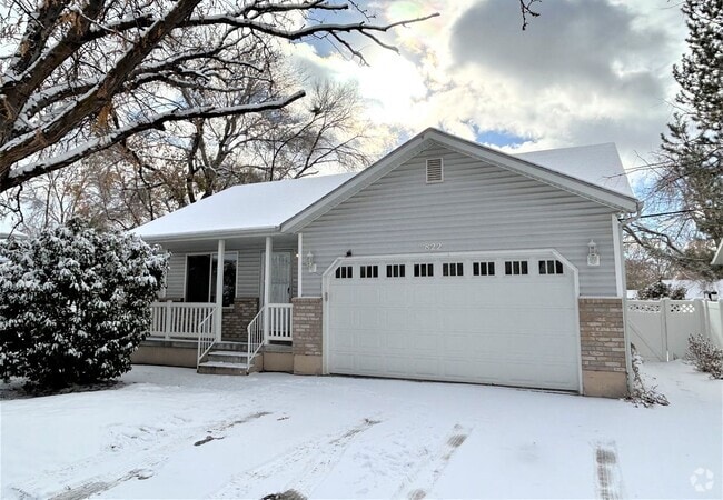 Building Photo - 3 Bedroom / 3 Bath Home in Millcreek