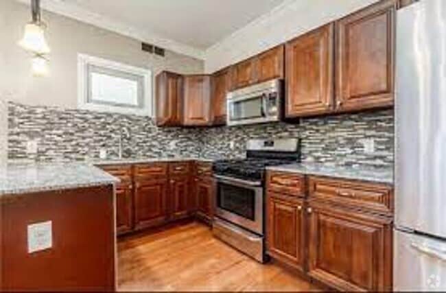 Building Photo - 209 S Goodman St Unit 209 S Goodman St LOWER Rental