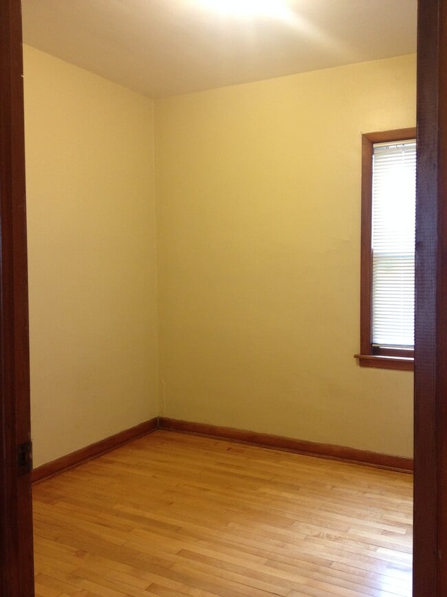 Photo - 2421 S Howell Ave Unidad UPPER