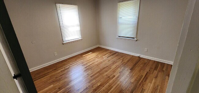 Photo - **MOVE-IN SPECIAL**