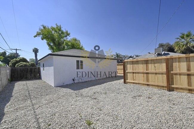 Photo - 1584 N Carruth Ave