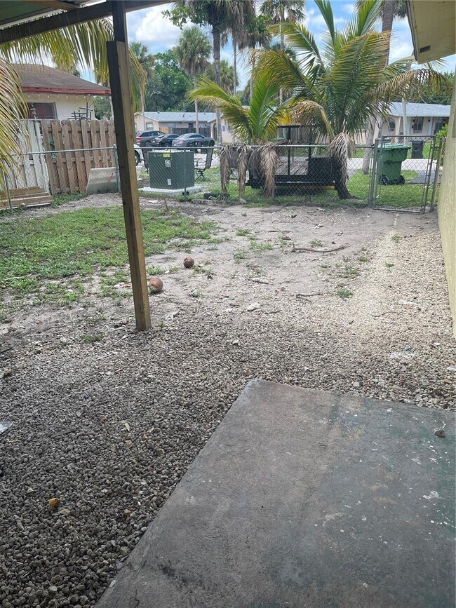 Photo - 2884 SW 19th Pl Unidad A