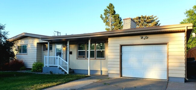 Front of House - 1079 S Woodruff Ave Unit 1