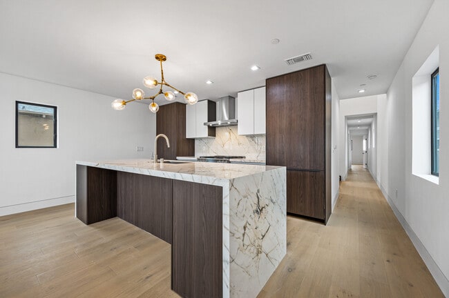 Photo - 121-121 139 39th St