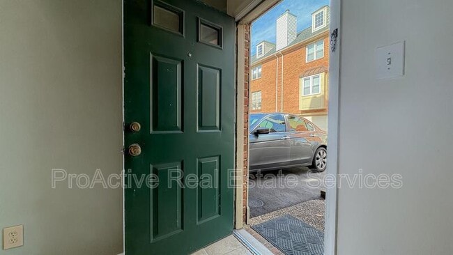 Photo - 519 W 20th St