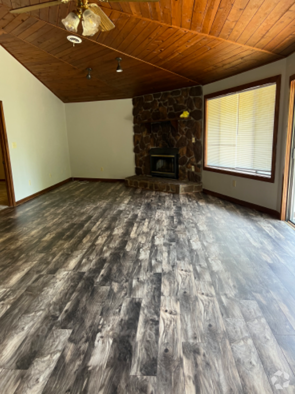 Building Photo - 284 Knoll Dr Rental