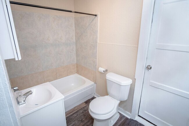 Photo - 1810 Burnet St