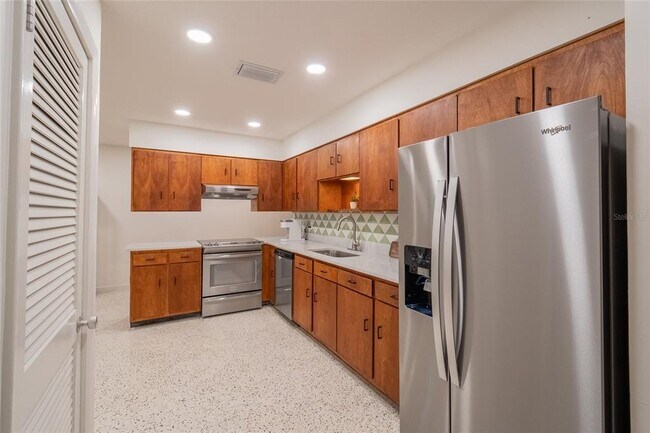 Photo - 725 Wilson Ave