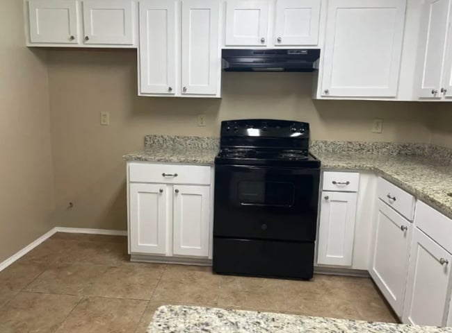 Photo - 101 E Primrose Ln