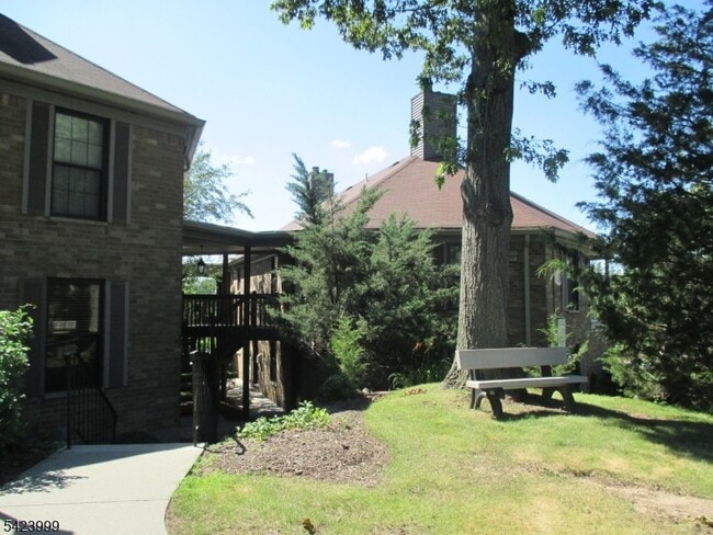 Building Photo - 181 Long Hill Rd Unit 14