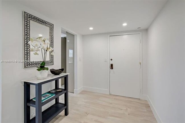 Building Photo - 1111 Crandon Blvd Unit 1111 Crandon Blvd A507