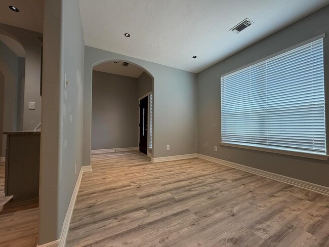 Photo - 19438 Nasworthy Dr