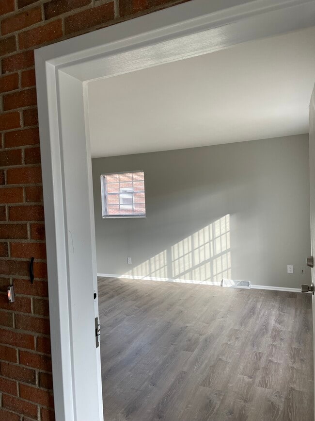 Building Photo - 1152 Dennis Ln Unit #1 Rental