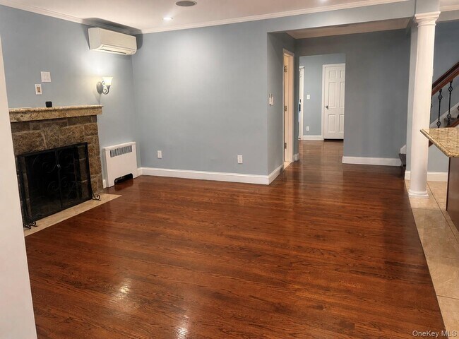 Photo - 302 Oakford St