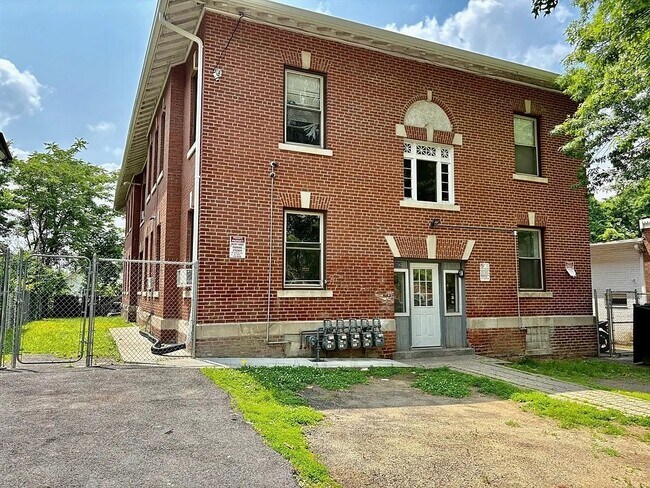 Building Photo - 116 Fort Pleasant Ave Unit 1R