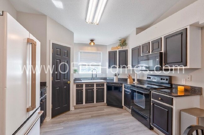 Photo - 405 Bobby Dr