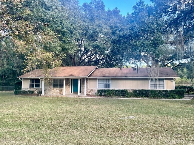 Building Photo - Windward Meadows 3BR/2BA on 1 Acre with Fenced Yard