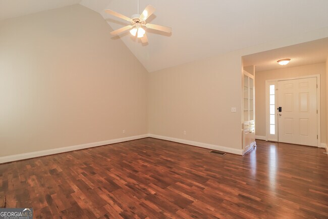 Photo - 13 Windrush Dr