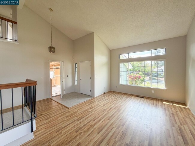 Photo - 118 Meadowlark Way