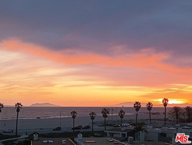 Building Photo - 271 S Ventura Rd Unit 301